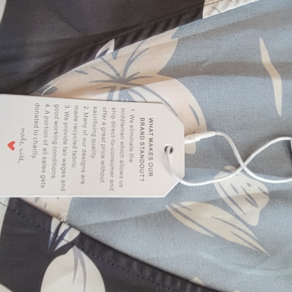 Lady's about the knee dress...id#016 - Picture 7 of 10